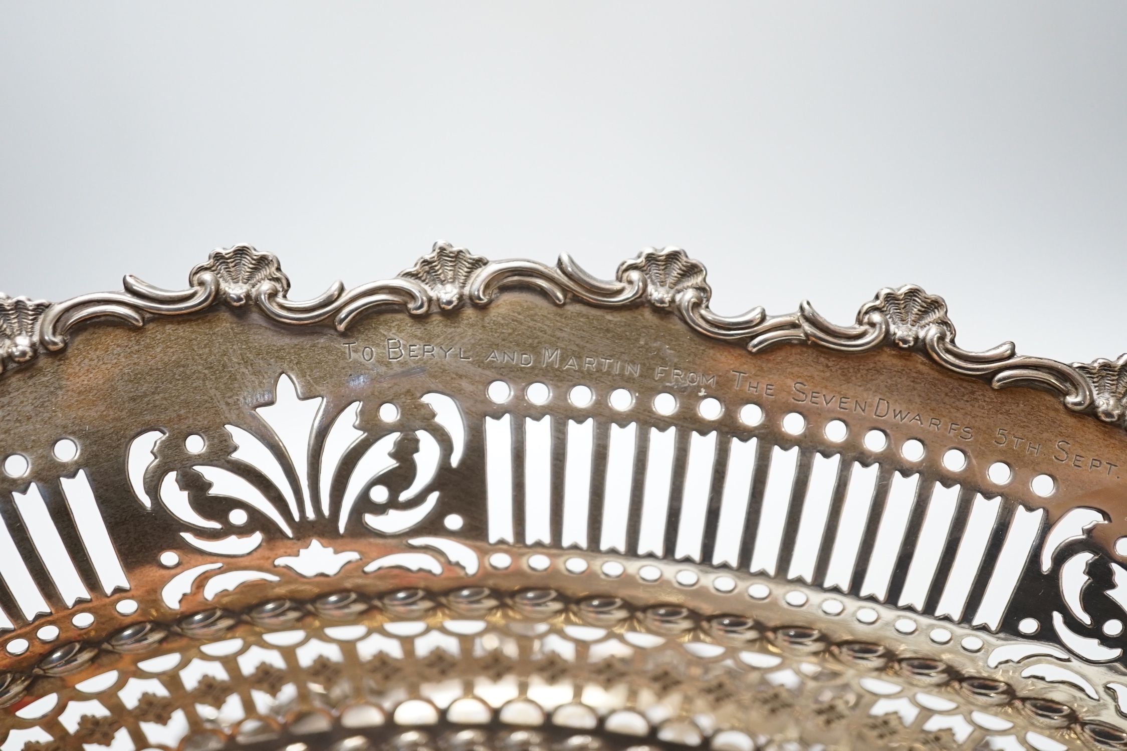 A late Victorian pierced silver oval bowl, Matthew John Jessop, Birmingham, 1900, length 32.7cm, 13.9oz.